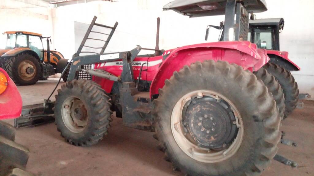 Trator Agrícola Massey Fergunisson MF 4292